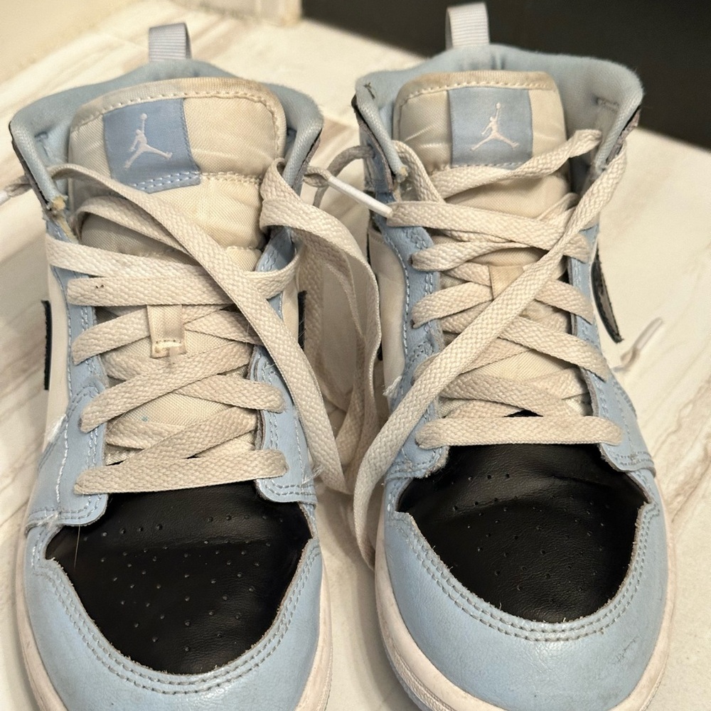 Youth Nike Air Jordan 1 Mid "Ice Blue" Size 2Y - Picture 2 of 7